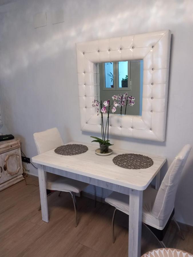Apartamentos De La Haya & Suite Con Jacuzzi, Junto Al Teatro Romano Mérida Exterior photo